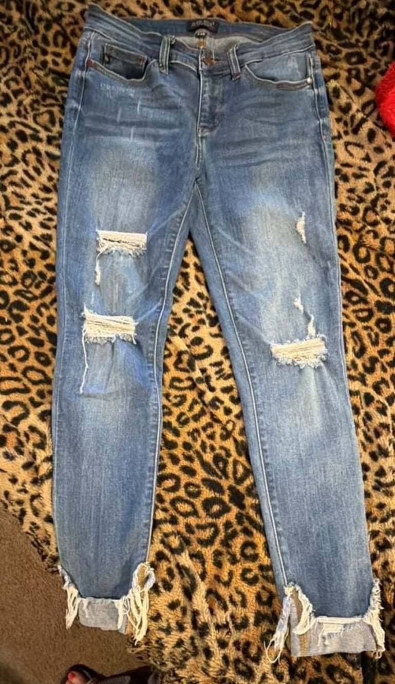 Judy Blue Los Angeles Distressed Skinny Jeans Size 7/28